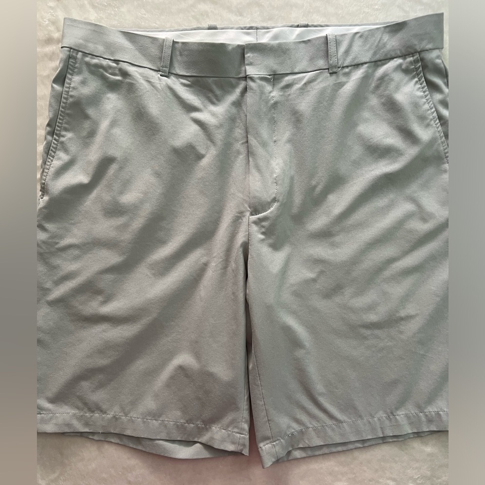 Walter Hagen Light Gray Shorts, Size 36